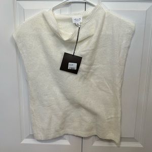 Le Lis sleeveless sweater